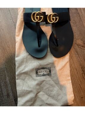 Gucci Black Leather Thong Sandals with Gold GG Hardware